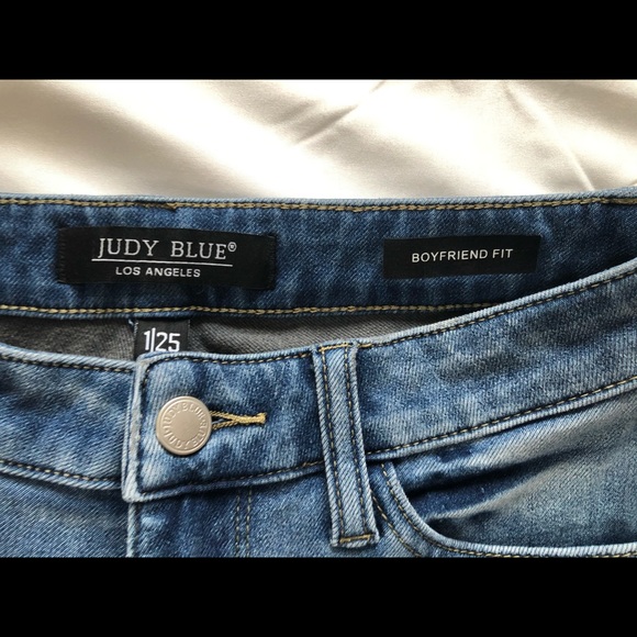 Judy Blue Boyfriend Fit Jeans 1/25 - Picture 3 of 5
